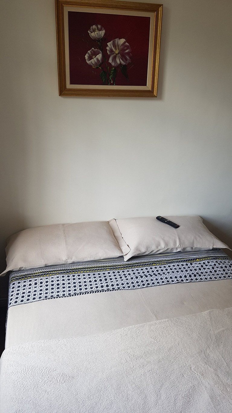 Quarto Vila Olímpia * AR/C * SmartTV * Localização - A04