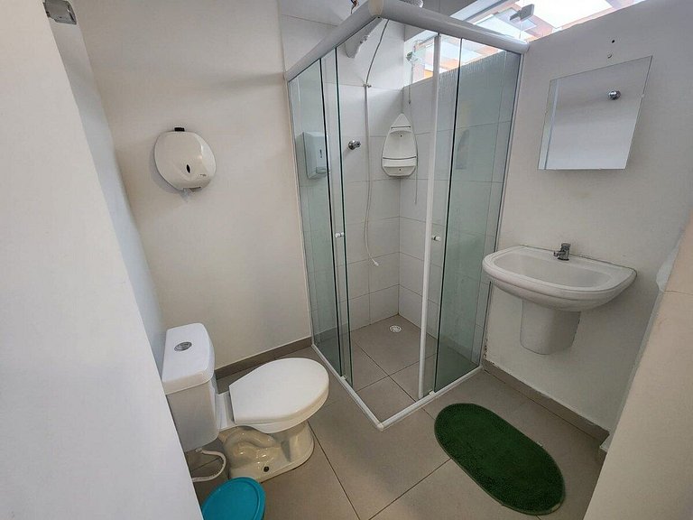Suíte com banheiro e A/C na Vila Olímpia - A09