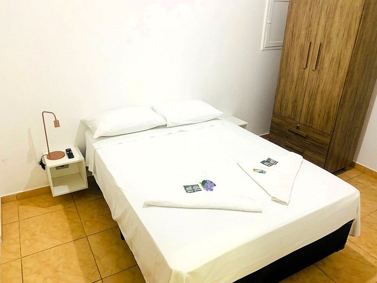 Quarto térreo bem localizado com Netflix - A45