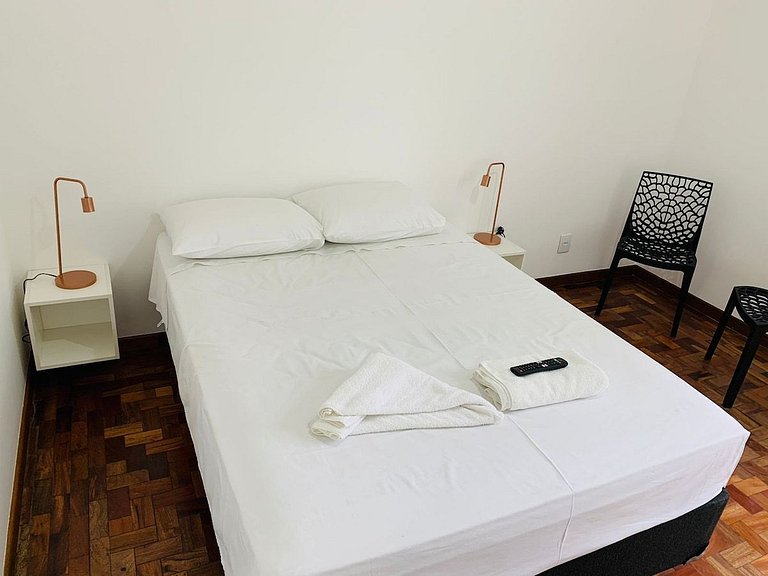 Quarto arejado na Vila Olímpia com Smart TV - A48