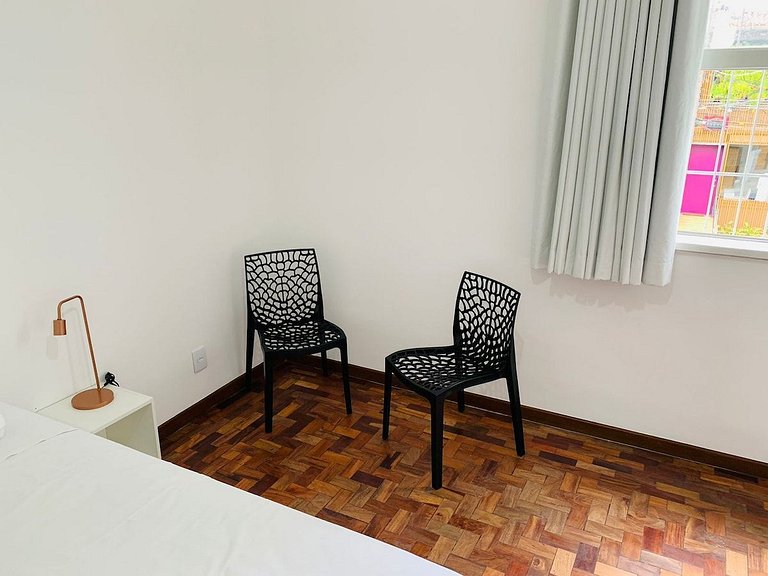 Quarto arejado na Vila Olímpia com Smart TV - A48