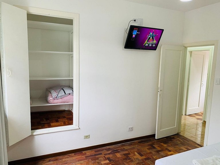 Quarto arejado na Vila Olímpia com Smart TV - A48