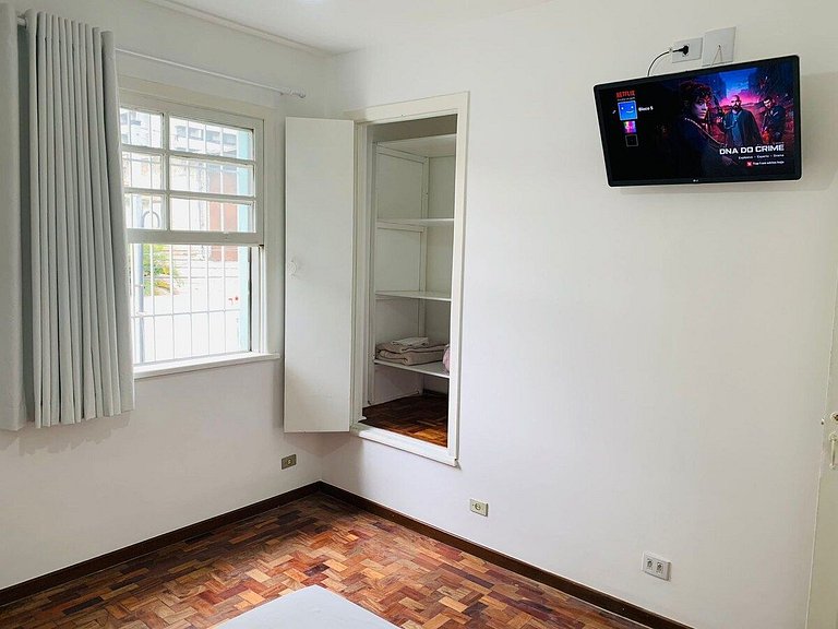 Quarto arejado na Vila Olímpia com Smart TV - A48