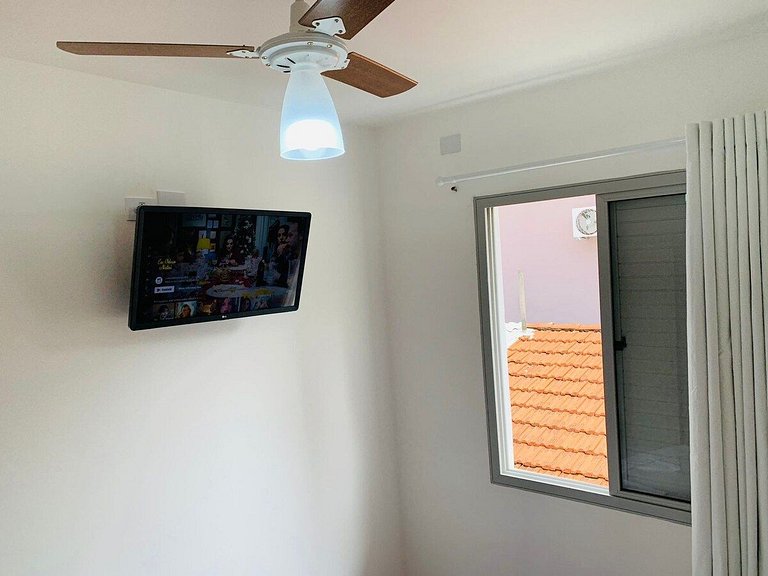 Quarto tranquilo na Vila Olímpia com Smart TV - A49