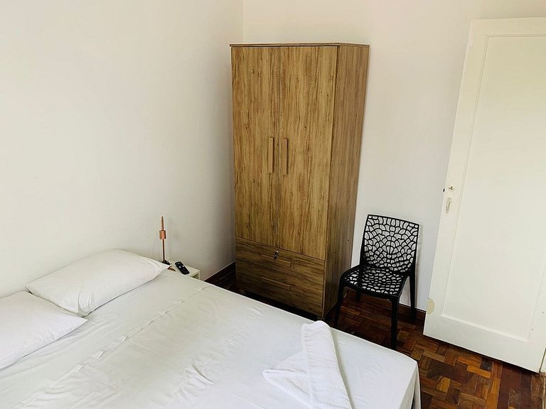 Quarto tranquilo na Vila Olímpia com Smart TV - A49