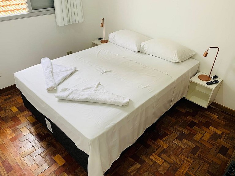 Quarto tranquilo na Vila Olímpia com Smart TV - A49
