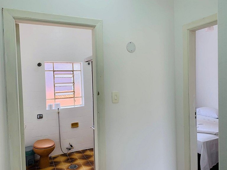 Quarto tranquilo na Vila Olímpia com Smart TV - A49