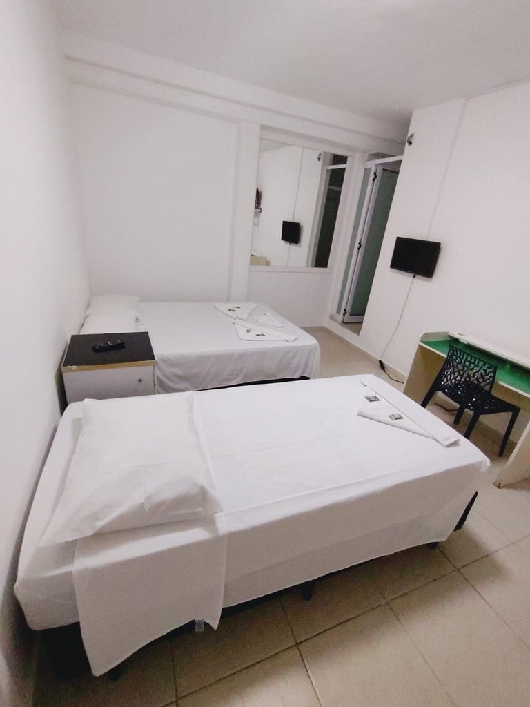 Quarto Amplo * Vila Olímpia * Localização TOP * - A54
