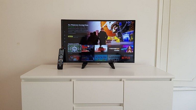 Quarto confortável com ar condicionado e smart tv - A01