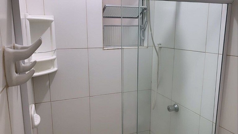 Quarto com banheiro * Super Localização * - A60