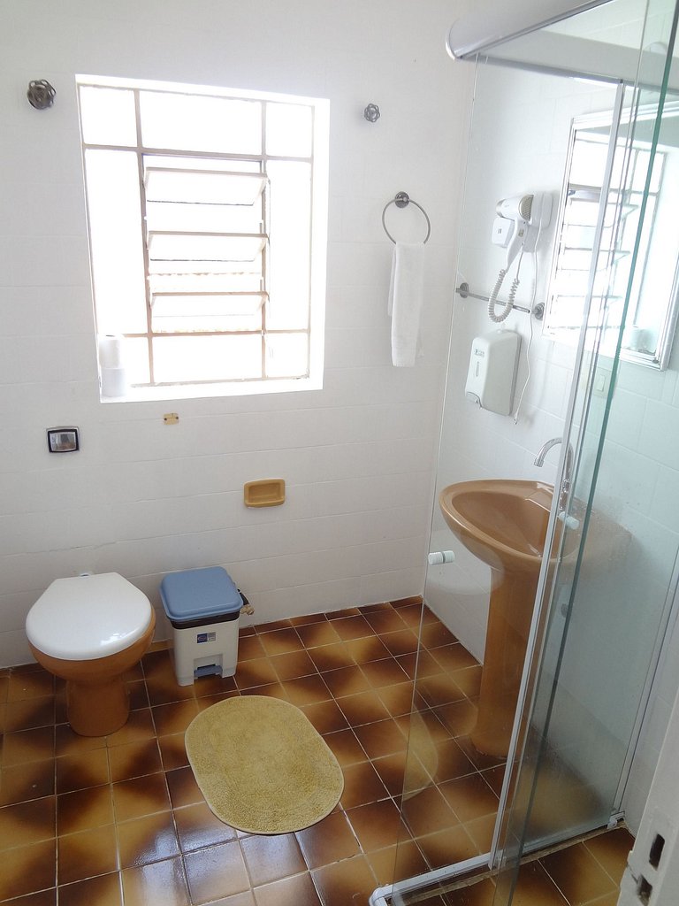 Quarto arejado na Vila Olímpia com Smart TV - A48