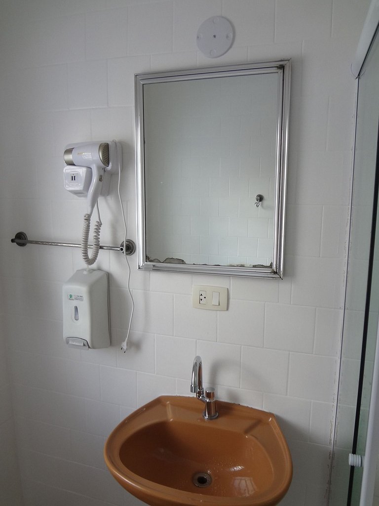 Quarto tranquilo na Vila Olímpia com Smart TV - A49