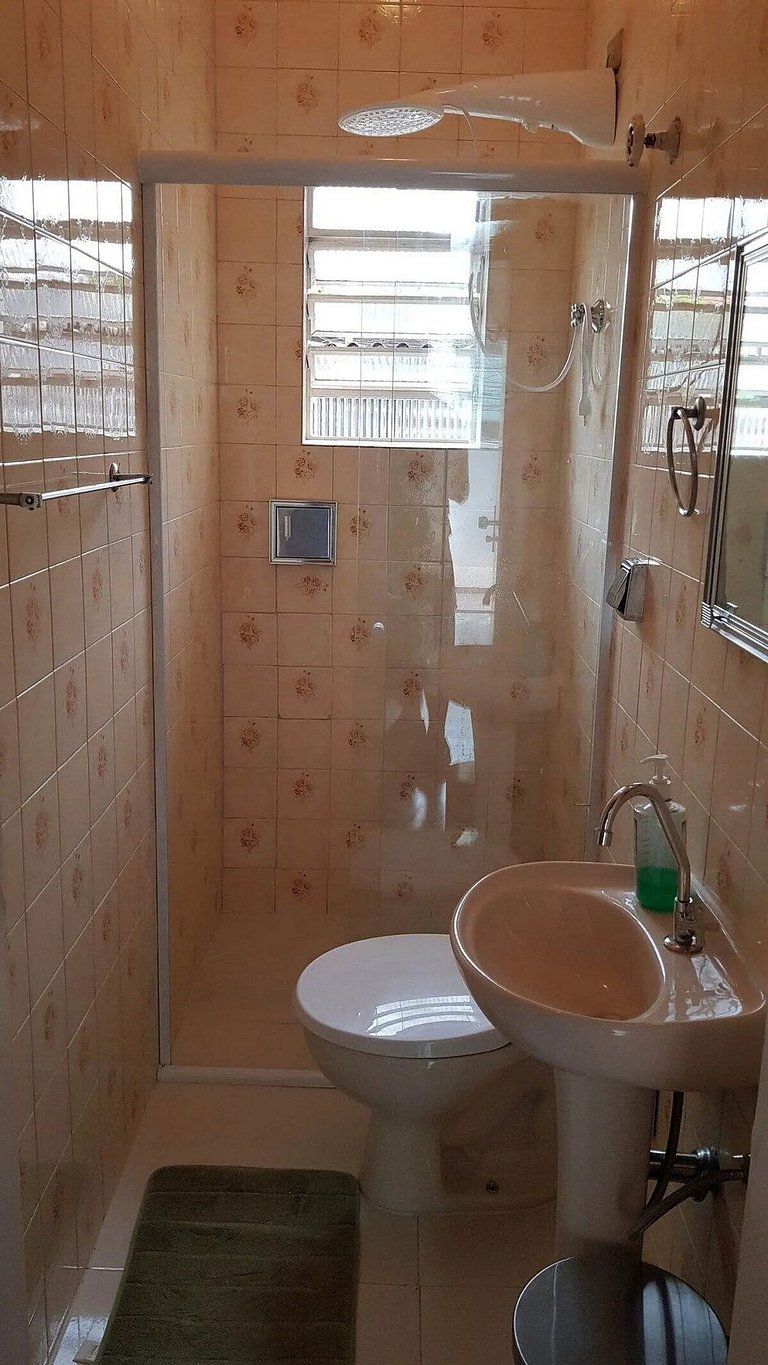 Quarto amplo com Ar/C e *Netflix* - A11