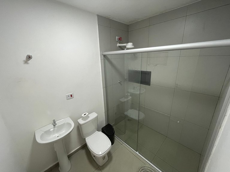 Quarto Vila Olímpia * Ótima Localização * - A08