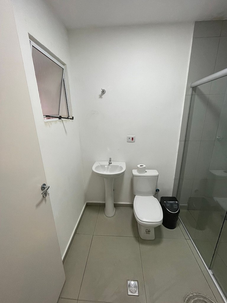 Quarto Vila Olímpia * Ótima Localização * - A08