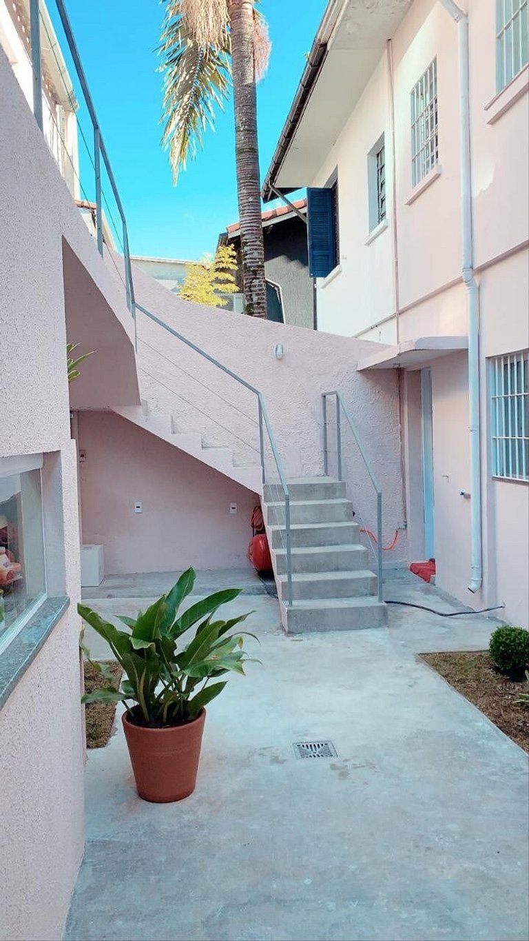 Suíte térrea bem localizada na Vila Olímpia - A35
