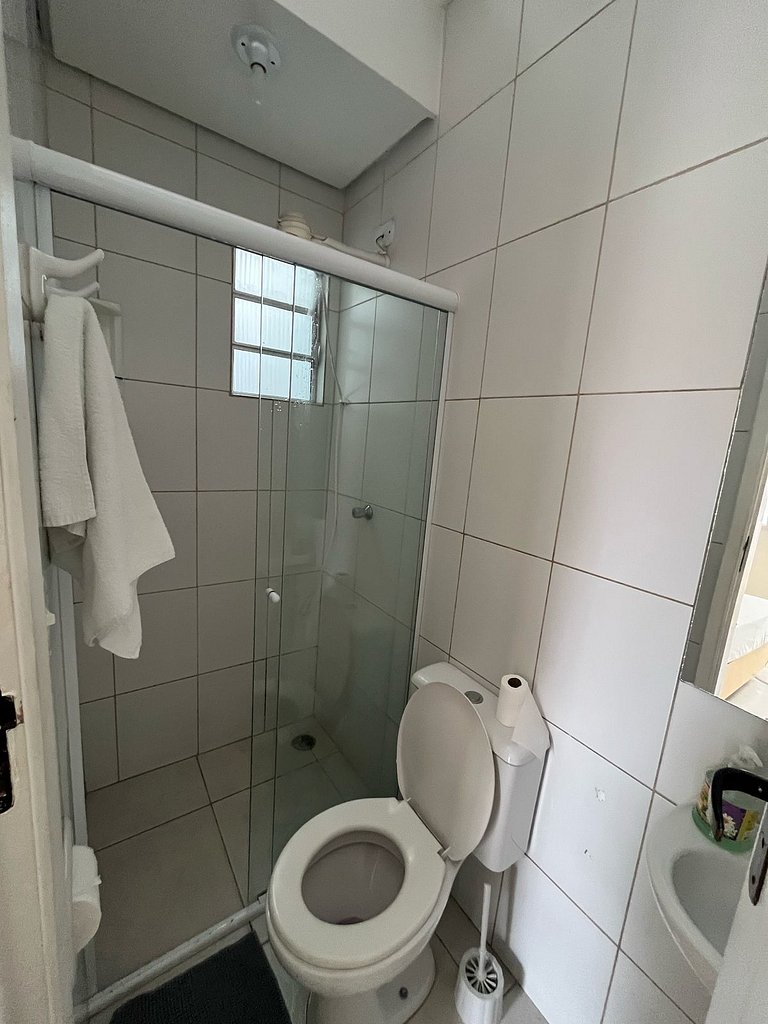 Suíte com banheiro * Super Localização * - A60