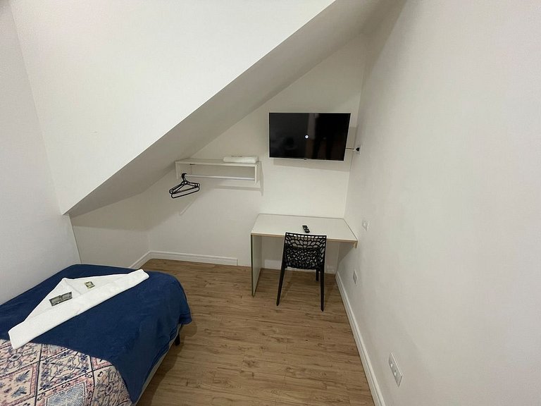 Quarto super localização com NetFlix | A50