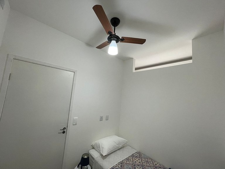 Quarto super localização com NetFlix | A50