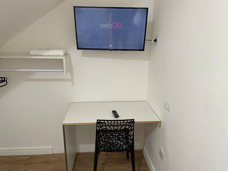 Quarto super localização com NetFlix | A50