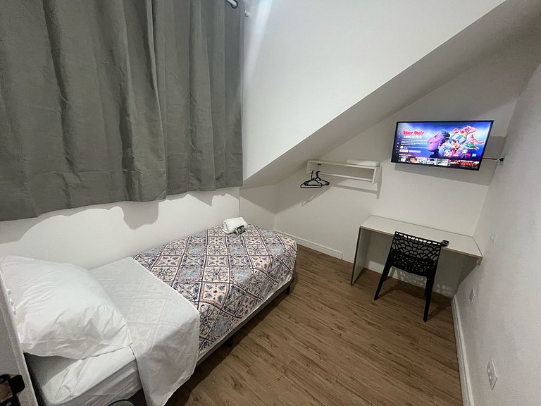Quarto super localização com NetFlix | A50