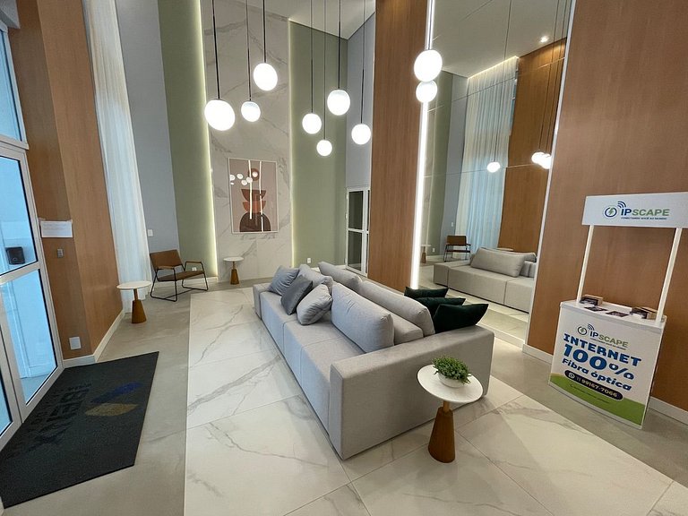 Studio com varanda gigante e localização incrível