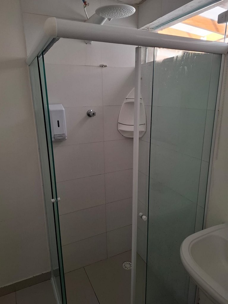 Suíte com banheiro e A/C na Vila Olímpia - A09