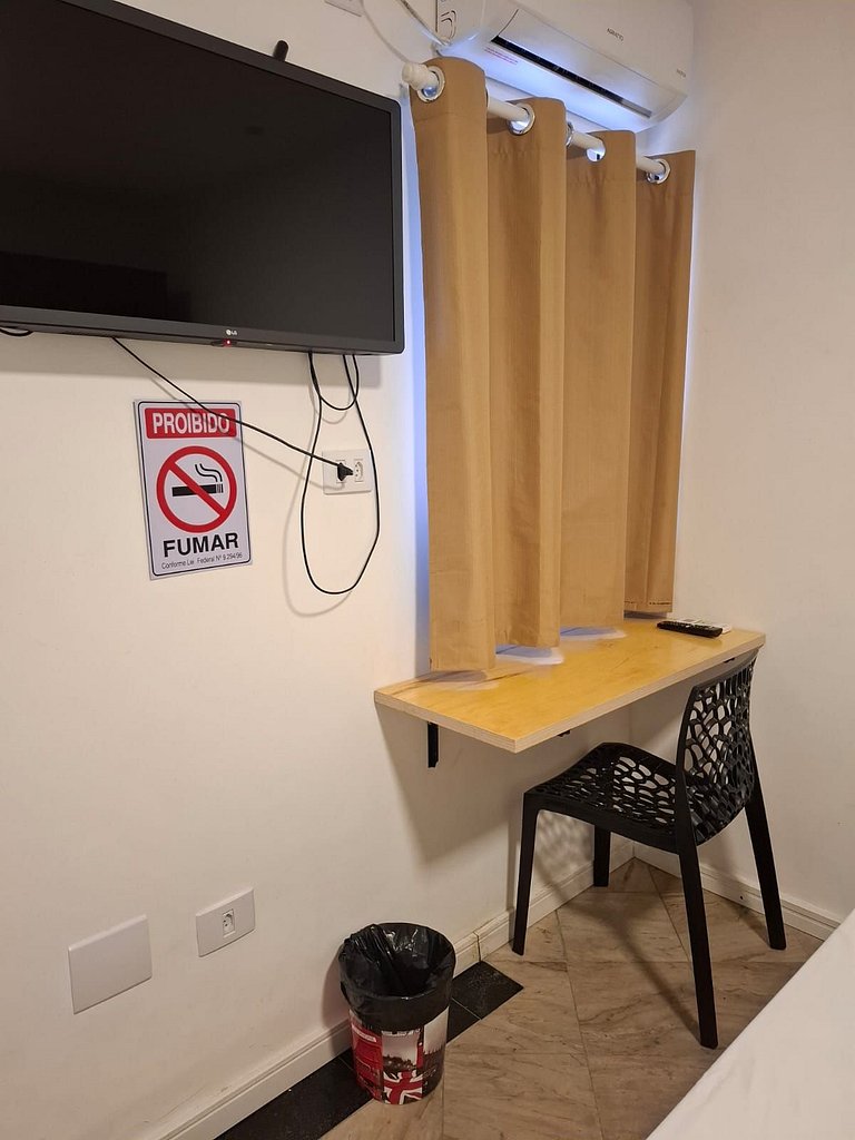 Suíte com banheiro e A/C na Vila Olímpia - A09