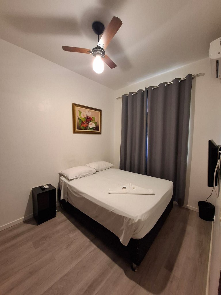 Quarto na vila olímpia A/C SmartTV cama de casal - A02