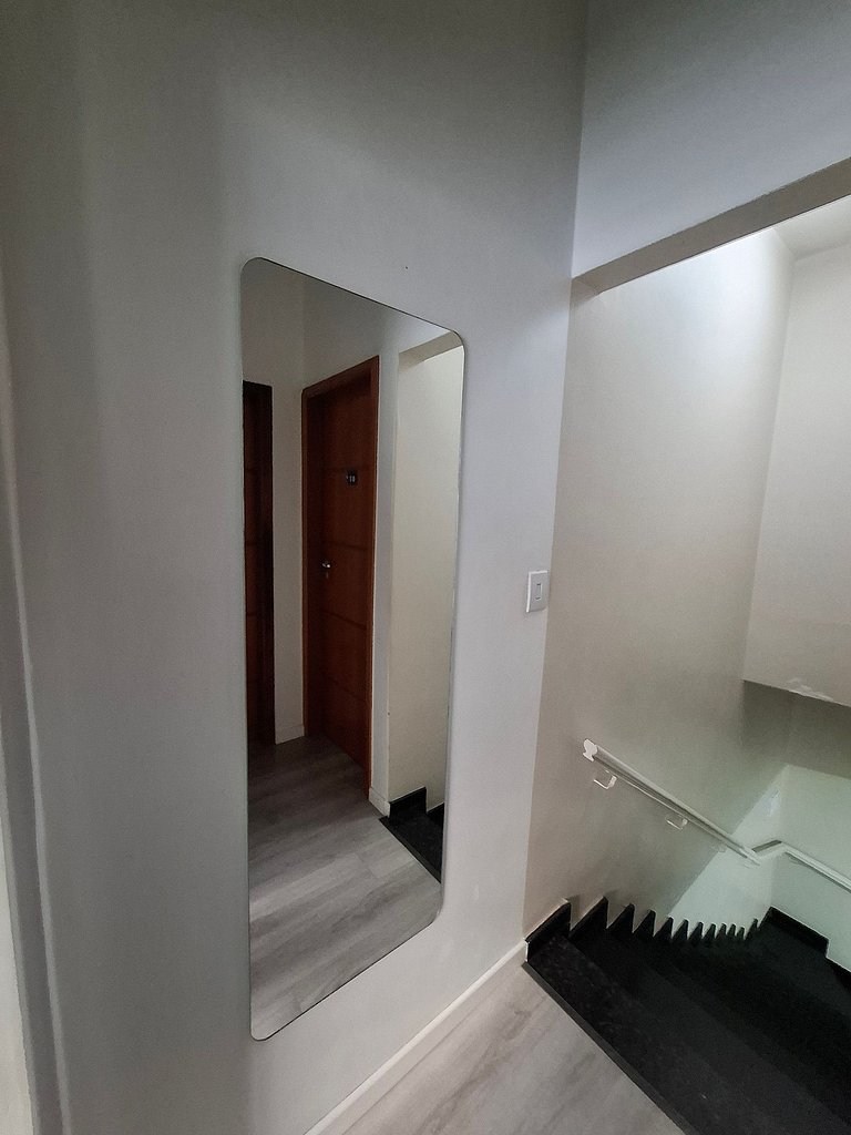 Quarto confortável com *Smart TV* - A13