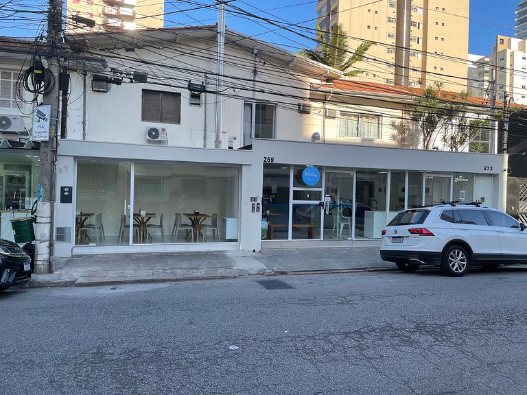 Suíte com banheiro e A/C na Vila Olímpia - A09
