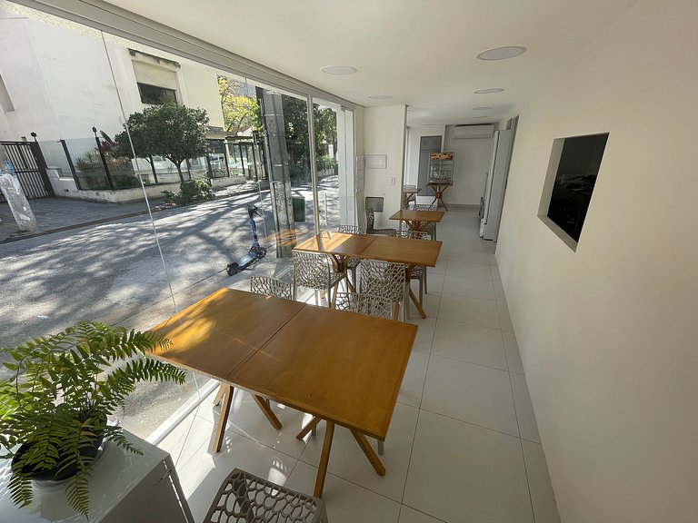 Suíte com banheiro e A/C na Vila Olímpia - A09