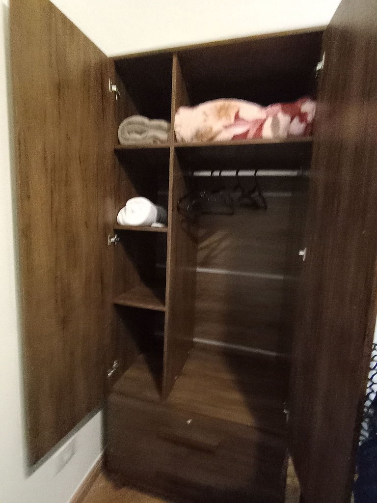 Suíte com banheiro e A/C na Vila Olímpia - A05
