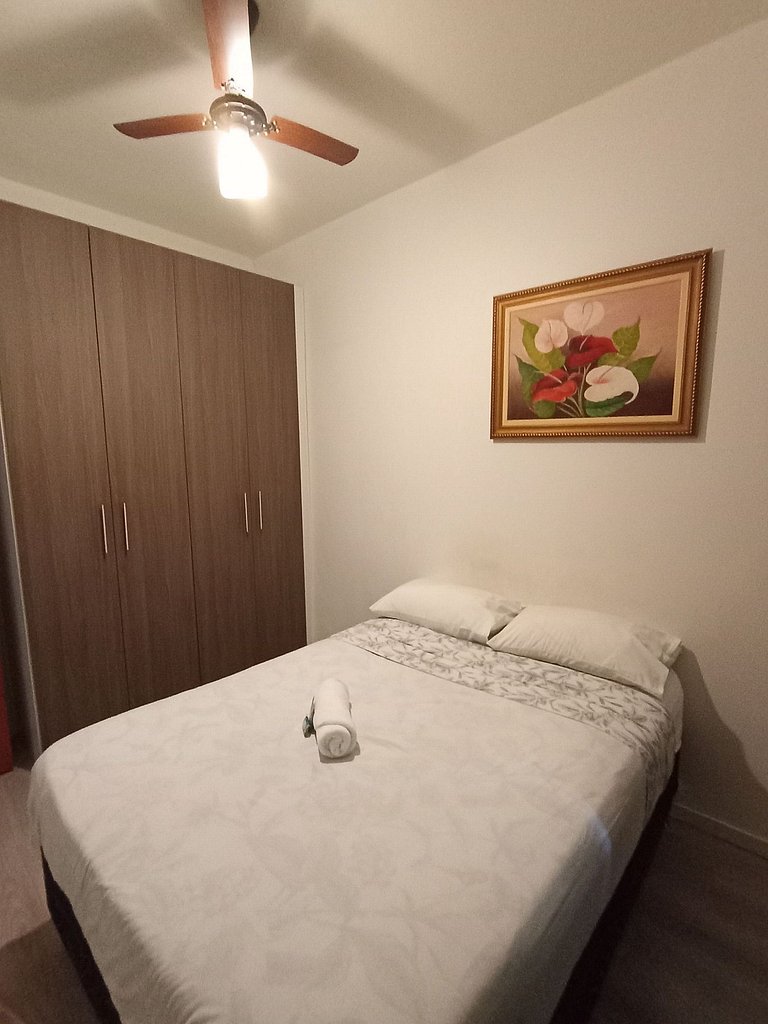 Quarto na vila olímpia A/C SmartTV cama de casal - A02