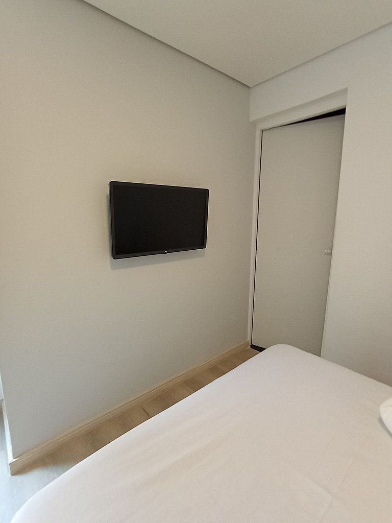 Suíte espaçosa na Vila Olímpia - A17