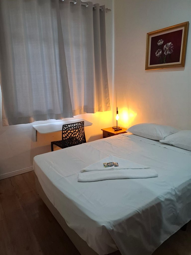 Quarto Vila Olímpia * AR/C * SmartTV * Localização - A04