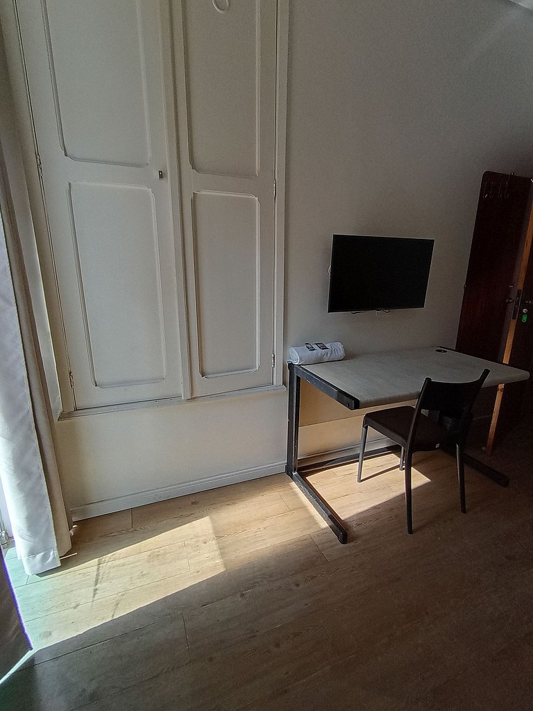 Quarto amplo com Ar/C e *Netflix* - A11
