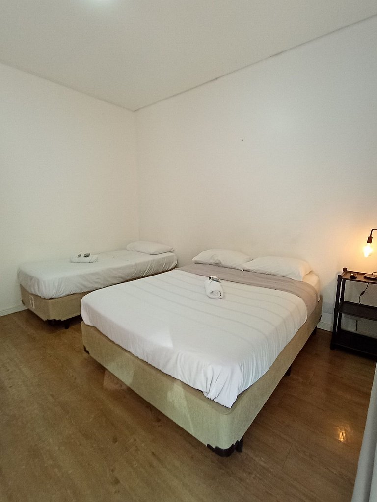 Quarto amplo com Ar/C e *Netflix* - A11