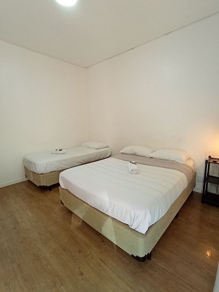Quarto amplo com Ar/C e *Netflix* - A11