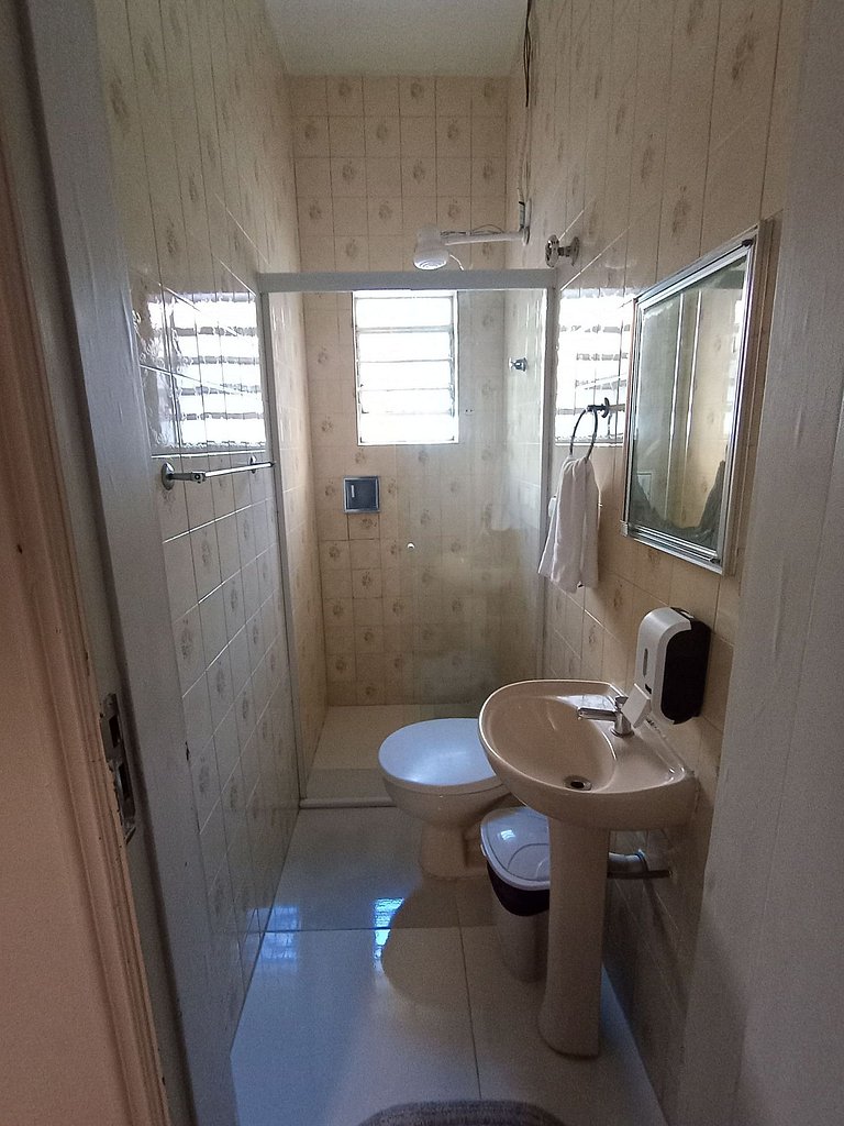 Quarto amplo com Ar/C e *Netflix* - A11