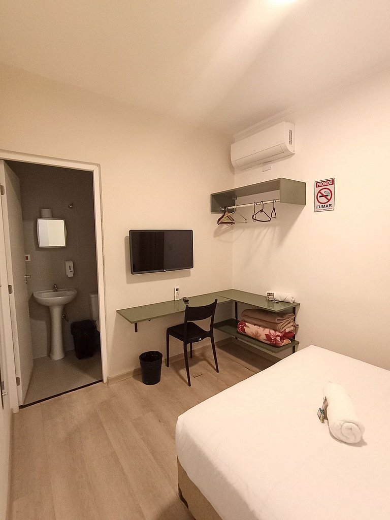 Suíte térrea com SmartTV na Vila Olímpia - A03