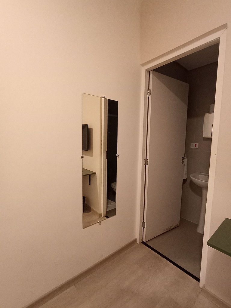 Suíte térrea com SmartTV na Vila Olímpia - A03