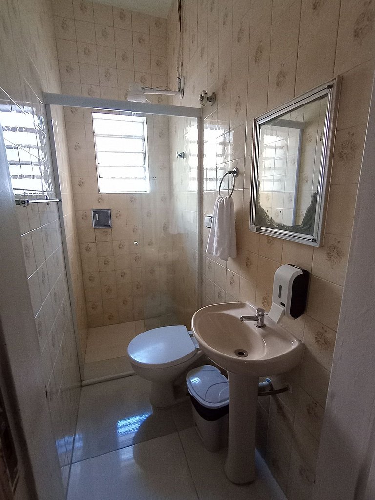 Quarto Vila Olímpia * AR/C * SmartTV * Localização - A04