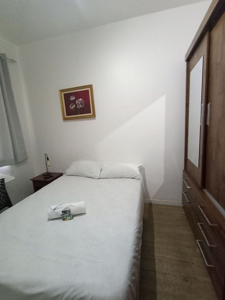 Quarto Vila Olímpia * AR/C * SmartTV * Localização - A04