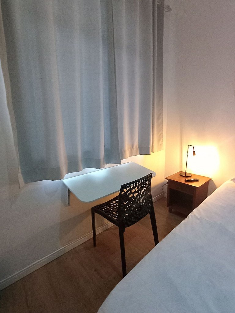 Quarto Vila Olímpia * AR/C * SmartTV * Localização - A04