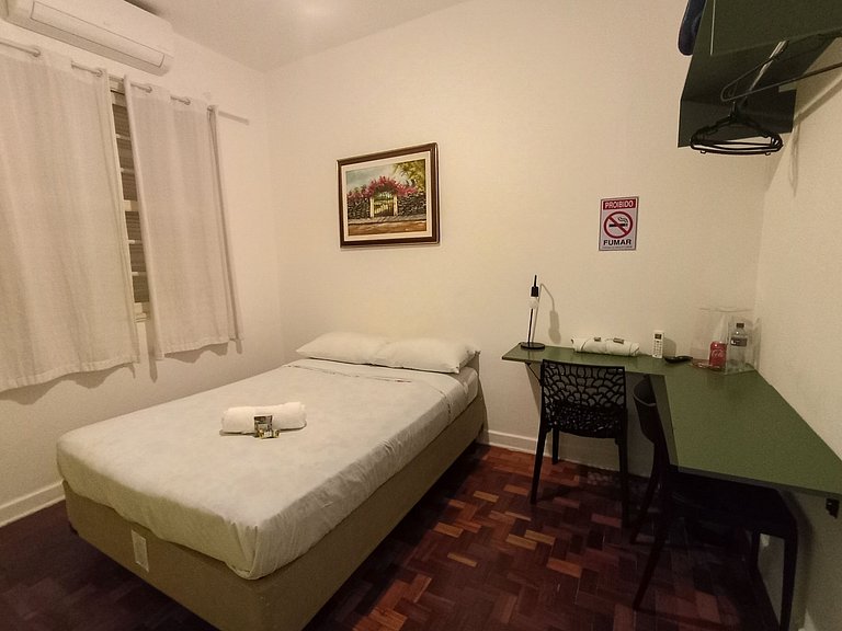 Suite com cama de casal * Vila Olímpia * - A08