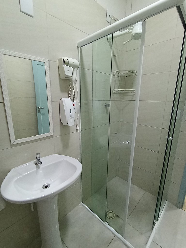 Suite com cama de casal * Vila Olímpia * - A08