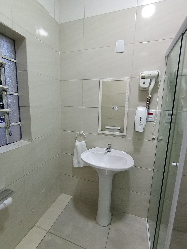 Suite com cama de casal * Vila Olímpia * - A08