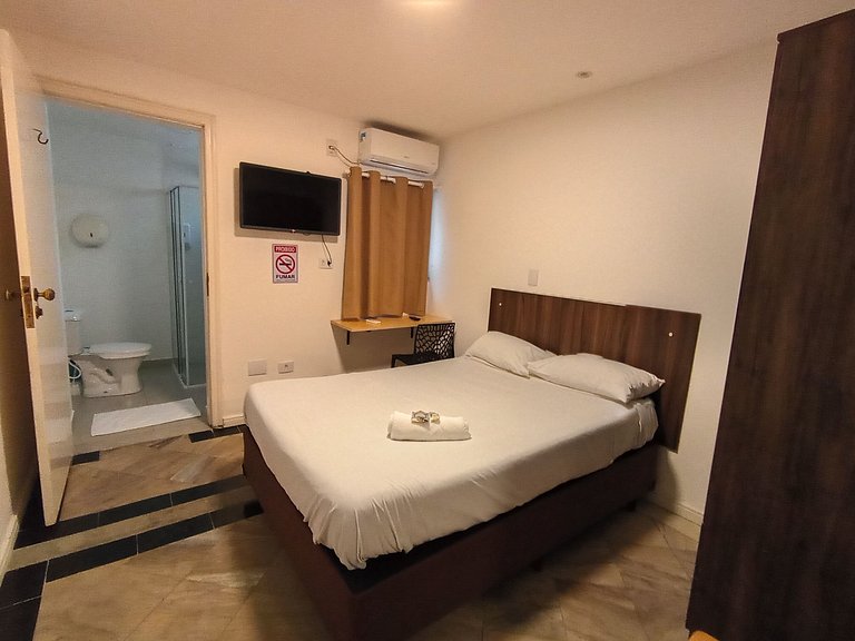 Suíte com banheiro e A/C na Vila Olímpia - A09