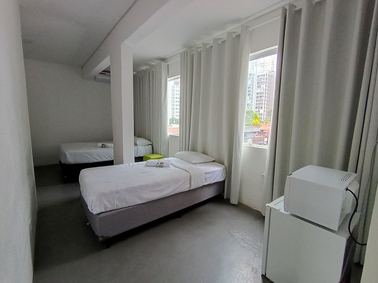 Suíte iluminada e bem localizada - A68